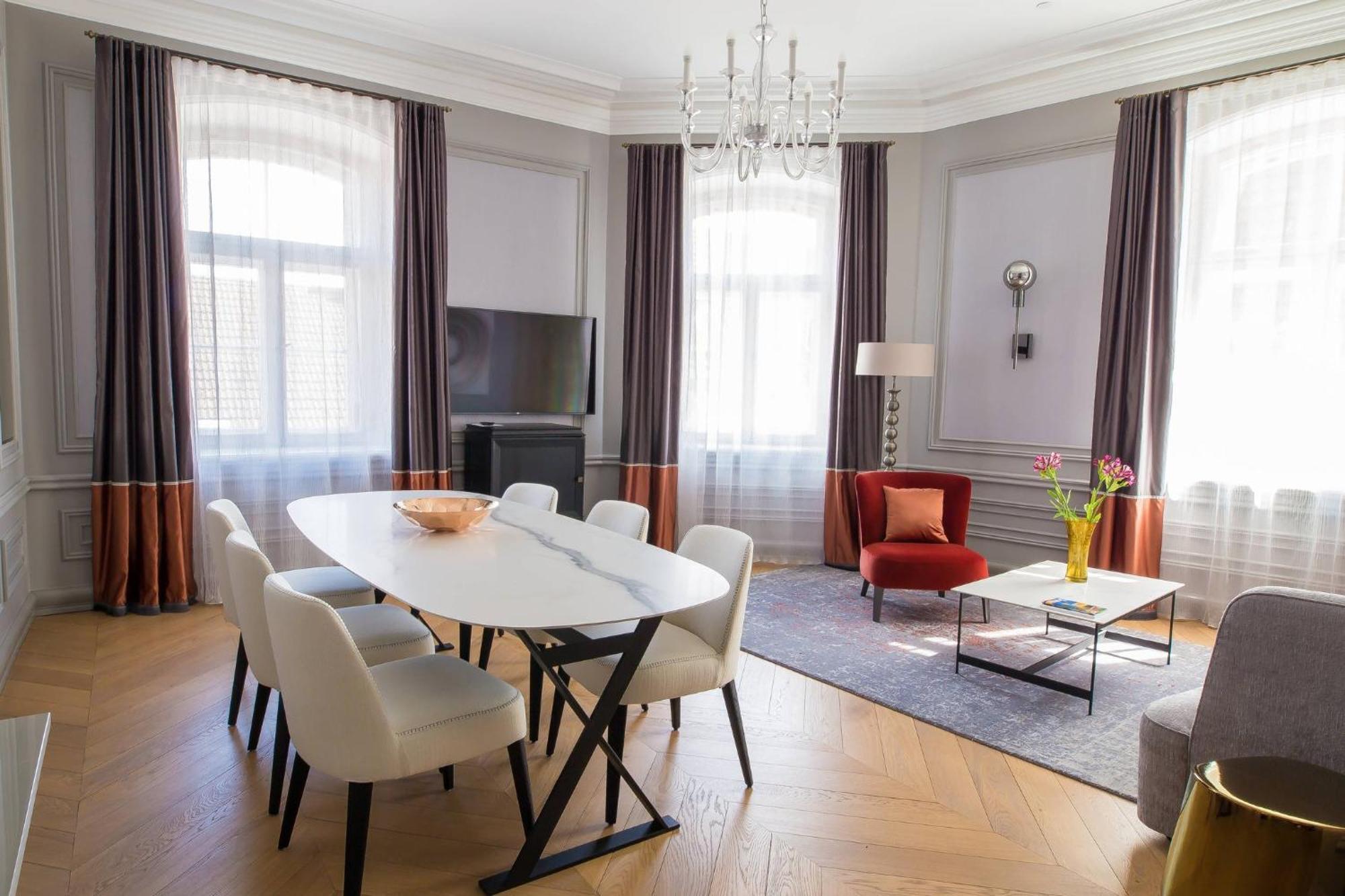 Hotel Telegraaf, Autograph Collection Tallinn Ngoại thất bức ảnh A living room in a serviced apartment in Berlin, Germany
