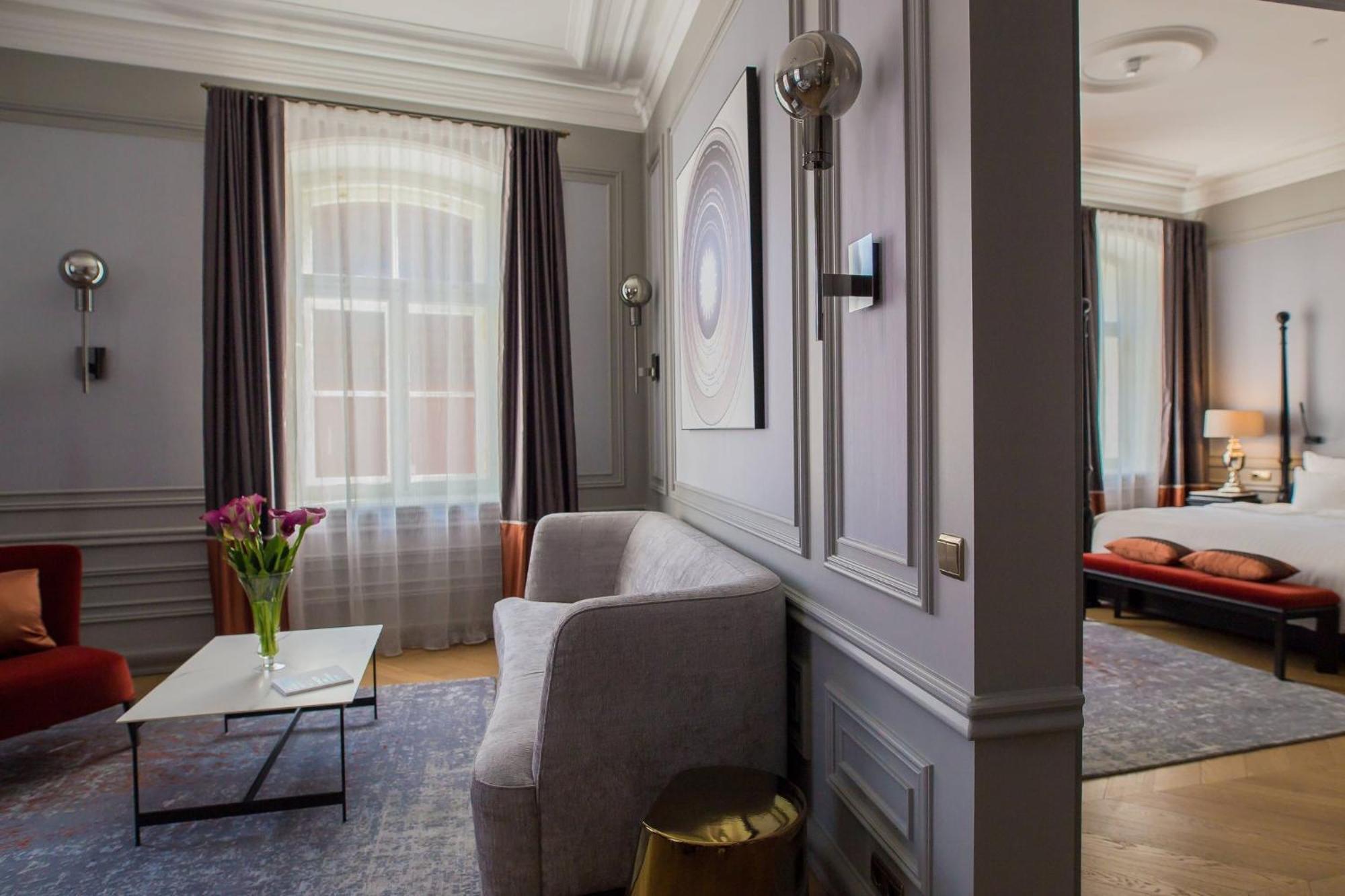 Hotel Telegraaf, Autograph Collection Tallinn Ngoại thất bức ảnh A suite at the Hotel de Crillon