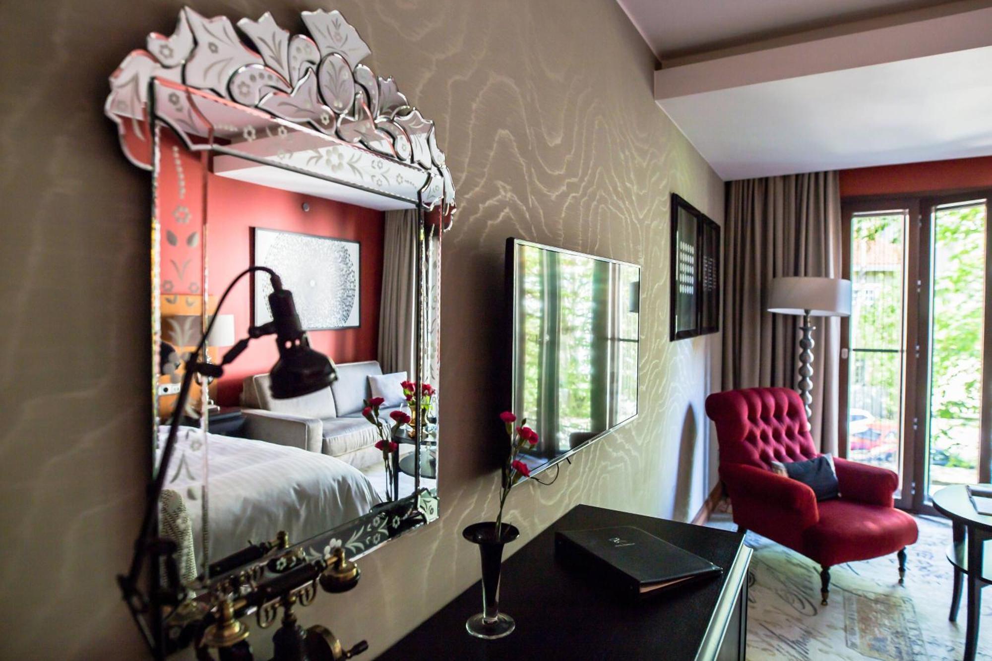 Hotel Telegraaf, Autograph Collection Tallinn Ngoại thất bức ảnh A room at the hotel
