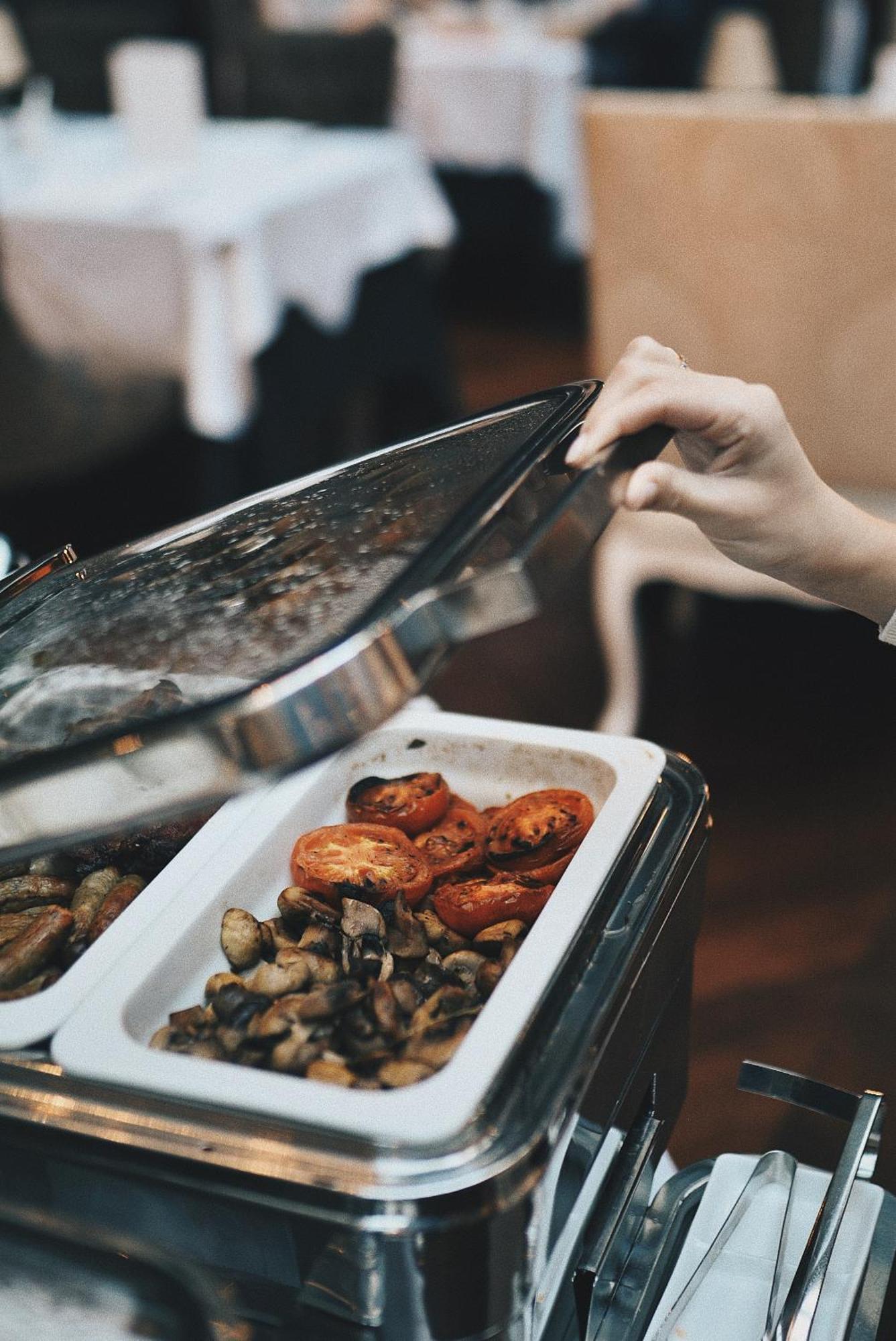 Hotel Telegraaf, Autograph Collection Tallinn Ngoại thất bức ảnh A chafing dish